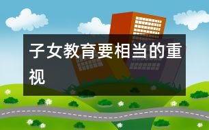子女教育要相當?shù)闹匾?></p>
很多父母都會抱怨對方在教育孩子問題上太獨斷專橫,蠻不講理?!懊髅饕寣殞殞W(xué)英語,卻偏讓他學(xué)畫畫,玩物喪志!“”那么小的孩子就讓他自己學(xué)穿衣服,肯定不行的?!背3?,為了這些小分歧父母倆爭得臉紅脖子粗,甚至還可能鬧出離婚。孩子教育到底該聽媽媽的還是爸爸的,該向左走還是向右走?<p> 來自零點公司的調(diào)查顯示,在14項影響夫妻關(guān)系的因素中,“教育子女上,雙方觀點和方式是否一致”位列第二,四成被訪市民認為這是影響夫妻感情的重要因素。</p><p> <strong>教育分歧引發(fā)家庭矛盾激化</strong></p><p> 可能有些父母會說,孩子教育那是家務(wù)事,夫妻意見不合關(guān)起門來爭執(zhí)一番也就解決了,完全上升不到大動干戈的“高度”,更不太可能由此引發(fā)家庭內(nèi)部矛盾??墒?,只要在網(wǎng)上查詢一下,便會吃驚地發(fā)現(xiàn)無數(shù)條關(guān)于父母在教育問題上意見相左,最終引發(fā)悲劇的案例。</p><p> 其中較為觸目驚心的有:延吉市市民金先生一家三口圍坐在一起吃晚飯時,夫妻倆你一句我一句地談起兒子的教育問題。妻子見丈夫沒完沒了地數(shù)落孩子便替孩子說話,于是兩人爭吵起來。金先生越想越覺得憋氣,抓起廚房里的尖刀捅進了自己的肚子……雖經(jīng)搶救金先生已脫離生命危險,但他的胃和腸道已經(jīng)遭受嚴重損傷。無獨有偶,北京市某對夫妻因在教育孩子問題上發(fā)生爭執(zhí),丈夫潑汽油引發(fā)大火。一家四口,除妻子救火時腿部受傷外,其他人都安然無恙。</p><p> 從上述事例不難看出,子女教育雖是父母兩人的事,但如果處理不當或者雙方的言辭或行為都比較過激,就可能引發(fā)難以想象的結(jié)果。所以,子女教育是一門大的系統(tǒng)工程,需要夫妻雙方的協(xié)同合作,絕對不是非此即彼的單項選擇題。</p><p> <strong> 來自媽媽們的抱怨</strong></p><p> 在家庭關(guān)系中,女性似乎總是扮演著“愛抱怨”的角色,那么現(xiàn)在,就讓我們聽聽幾位媽媽的嘮叨,看看他們夫妻間在教育孩子問題上的矛盾所在。</p><p> Linda孩子1歲半</p><p> 有一次,我?guī)殞毘鋈ネ?,回來后給他接了盆水洗手,結(jié)果他把玩具都放洗手盆里玩起來,我看他玩得挺開心,就沒有阻止。結(jié)果我丈夫看到后狠狠地訓(xùn)了寶寶一通,因為他把地板全弄濕了??粗驗槲罂薜膶殞殻衣裨沽苏煞驇拙?,說寶寶還小,不懂事,沒必要跟他發(fā)脾氣。誰知丈夫余怒未消,全沖我發(fā)過來,并責(zé)備我只知道慣孩子,不曉得如何教育孩子。我無語了,如果我們在孩子教育問題上意見始終不統(tǒng)一,豈不是要經(jīng)常吵架?這太可怕了!</p><p> Mary孩子4歲</p><p> 我經(jīng)常和丈夫吵架,就是因為教育孩子的思路不同。他認為要早些培養(yǎng)孩子的自理能力,而我比較喜歡寵著孩子,比如:早上給他穿衣服、幫他刷牙、有時甚至喂飯,等等,不一而足。平時和孩子玩下棋,我愿意哄他高興讓他贏,但我丈夫就看著很不樂意,不希望我如此做。</p><p> Florence孩子6歲</p><p> 我的孩子目前讀幼兒園中班,為了讓他在進入小學(xué)后有一個扎實的基礎(chǔ),我給他報了許多培訓(xùn)班,有舞蹈、鋼琴、英語、電腦,孩子的學(xué)習(xí)勁頭還是比較足的,但就是感到比較累,沒有時間很好地休息。為此,我常年與丈夫意見不和,現(xiàn)在我一見到丈夫就感覺心煩,因為他只會對我教育孩子的行為加以指責(zé),從來不鼓勵我。</p><p> 別在孩子面前惡語相向</p><p> 其實夫妻在孩子教育上產(chǎn)生分歧,這是一個普遍存在的正常現(xiàn)象。夫妻雙方因家庭背景、教育背景及后天對事物認識上的差異,在子女的教育觀上不可能完全相同。但無論觀點與想法怎樣不同,雙方出發(fā)點都是好的,就是希望自己的孩子能受到最好的教育,不輸在起跑線上:問題出在具體教育細節(jié)的處理上,往往產(chǎn)生分歧和爭議,于是常常會聽到這樣的聲音:“我們都為孩子好,可就是想不到一塊兒。”沒錯!正因為出發(fā)點都是為了孩子,所以才更應(yīng)該相互理解、磨合、統(tǒng)一認識,如此自然就能“和”到一起了。</p><p> 需要注意的是,當你們的意見相左,各有各的說法時,最忌諱當著孩子的面一爭高下,有的甚至風(fēng)度全無,雙方相互埋怨、指責(zé)、爭吵,認為道理全在自己這邊,說得句句在理,把孩子拉到身邊:“別聽媽媽(爸爸)的,聽我的。…‘要不是因為你,孩子肯定更有出息……”諸如此類。當一方讓孩子這樣做的時候,而另一方卻讓孩子那樣做,在孩子的判斷力尚未真正形成的時候,會造成孩子左右為難。而還有些孩子就乘此機會尋找利于自己的“保護傘”,會對嬌縱自己的那種教育方法感興趣,而本能排斥另一方的教育方法,從而激化父母間的分歧,成為家庭的不穩(wěn)定因素之一。更有相當一部分孩子,會因此開始從心底厭惡家長,抱著看父母笑話的態(tài)度冷眼旁觀,從心理學(xué)的角度而言,孩子會因此失去安全感,從而逐漸對父母失去信心。</p><p> <strong> 家庭關(guān)系就是一個等邊三角型</strong></p><p> 在孩子的眼里,父母的看法隨時都是一致的,這一點相當重要。要知道正常的家庭結(jié)構(gòu)類似一個等邊三角形。父母是底邊上的兩個角,關(guān)系應(yīng)該是家庭中最緊密的,他們應(yīng)該和孩子形成同等的距離。而一旦父母意見無法形成統(tǒng)一,就會逼迫孩子在父母之間“選邊”,如此非常不利于他們的心理健康成長。</p><p> 1.在孩子面前,父母的態(tài)度要盡量保持一致。即便觀點不一致,也無需“動粗”。夫妻雙方要經(jīng)常交流孩子的成長情況,如在校表現(xiàn),學(xué)習(xí)、紀律、品行,等等,全面客觀地分析孩子目前的受教育情況,無論什么問題都要取得一致意見后再與孩子進行溝通。</p><p> 2.教育孩子時,不要“多嘴”,減少插話。夫妻雙方可以一方與孩子交流為主,另一方以傾聽為好,這樣可避免矛盾的產(chǎn)生。這一點最好成為雙方教育子女共同遵守的約定。</p><p> 3.靜下心來共同聽孩子陳述事情的原委,不要急于發(fā)問或指責(zé)。面對孩子發(fā)生的突發(fā)事情或棘手問題,若未來得及達成一致意見時,雙方首先要冷靜,控制自己的情緒。絕對不要當著孩子的面爭先恐后地你一句、我一言,使孩子不知所措,說不明道不清。問題了解清楚后,夫妻一定要避開孩子交換意見,達成共識幫助孩子。</p><p> 4.夫妻間的日常有效溝通非常重要。在很多孩子眼里,他們根本看不出爸爸媽媽到底相愛在哪里。因為在日常生活中,他們常常覺得父母彼此各忙各的,很少有時間聚在一起聊天。而夫妻間缺少有效的溝通,就會直接導(dǎo)致一溝通就爭吵的局面。所以無論夫妻雙方有多忙,每天臨睡前都要抽出點時間閑話一下家常,這對相互間感情的增進是非常有效的,無形中為雙方之間的溝通,創(chuàng)造出一種和諧的環(huán)境,教育上的分歧也能在此環(huán)境中友善地加以解決。</p><p> 5.面對孩子的問題,你和丈夫之間可以把彼此的責(zé)任進行區(qū)分。不要為了讓孩子幾點上床睡覺、吃飯、洗澡等小問題,困擾你們夫妻間的和諧氣氛,大家在教育孩子方面職責(zé)明確,分工合作,這樣才不至于自亂陣腳,在孩子面前出了丑。</p><p> 俗話說,教兒教女先教己。要把兒女教好,首先要提升自己,自己先學(xué)好,這樣才能夠當好言傳身教的工作。</p> </div>
</div>
</div>
<div id=
